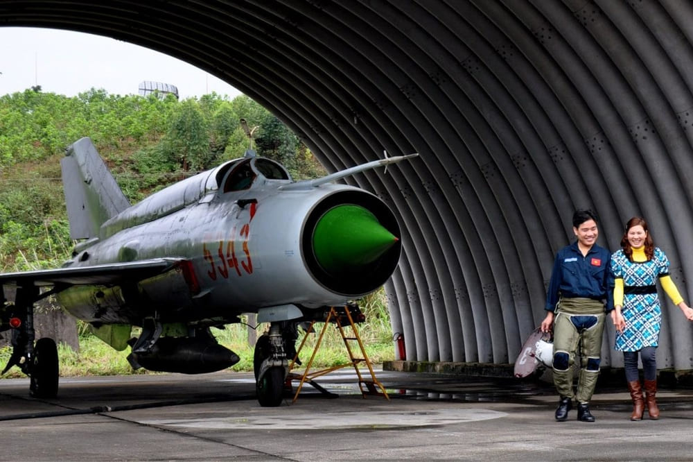 S&acirc;n bay Y&ecirc;n B&aacute;i l&agrave; s&acirc;n bay qu&acirc;n sự chiến lược của miền Bắc do Trung đo&agrave;n Kh&ocirc;ng qu&acirc;n 921 đ&oacute;ng qu&acirc;n v&agrave; quản l&yacute; (Nguồn: B&aacute;o Thanh Ni&ecirc;n)